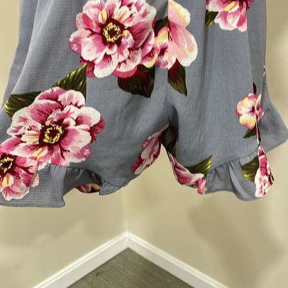 NWOT Umgee Gray Floral Romper. Size S small 4/6 - Picture 3 of 11